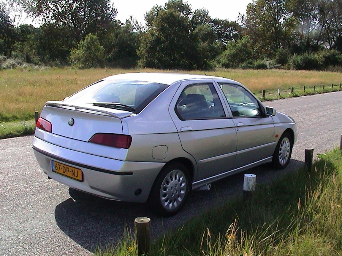 Photos: Car: Alfa Romeo 146 1.9 JTD (pictures, images)