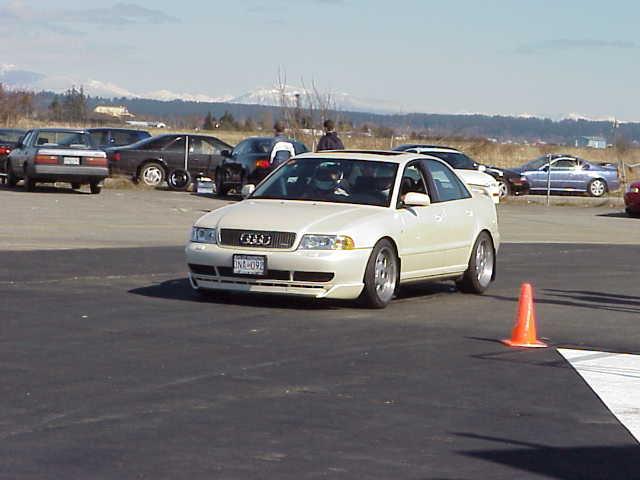 Photos: Car: Audi A4 Quattro (pictures, images)