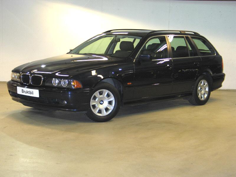 Photos: Car: BMW 520i Touring Automatic (pictures, images)