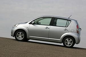 Photos: Car: Daihatsu Sirion 1.0 (pictures, images)