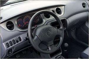 Photos: Car: Daihatsu YRV 1.0 Plus (pictures, images)