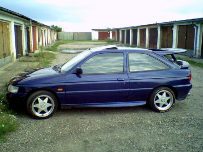 Car Ford Escort RS 2000