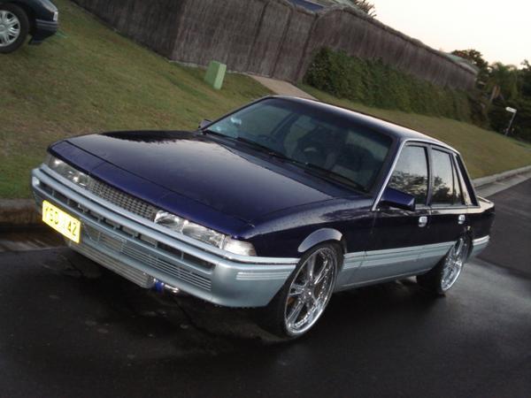 Photos: Car: Holden Calais VL (pictures, images)