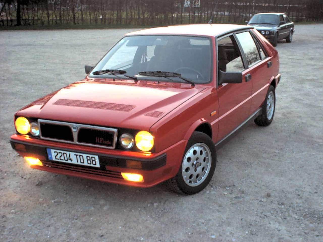 Photos: Car: Lancia Delta 1600 HF Turbo (pictures, images)