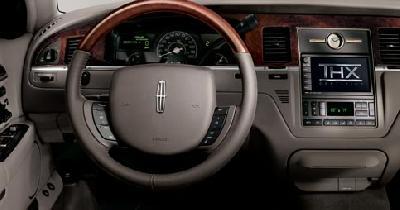 Photos: Car: Lincoln Town Car Signature (pictures, images)