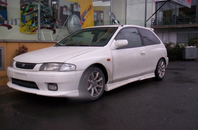 Photos: Car: Mazda 323 1.3i Hatchback (pictures, images)
