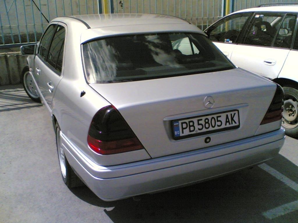 Photos: Car: Mercedes-Benz C 200K Sport Automatic (pictures, images)