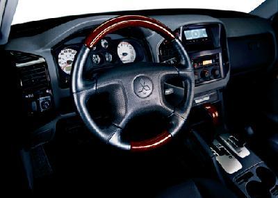 Photos: Car: Mitsubishi Montero Limited (pictures, images)