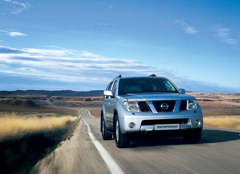Photos: Car: Nissan Pathfinder LE 4x4 (pictures, images)
