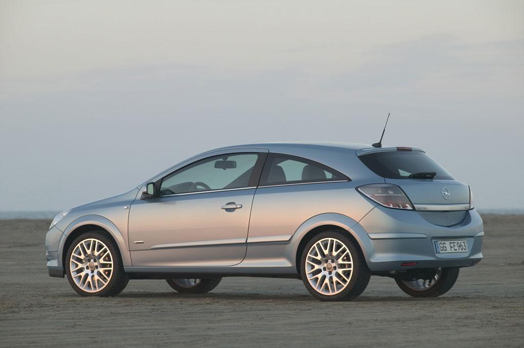 Photos: Car: Opel Astra GTC 1.9 CDTi (pictures, images)