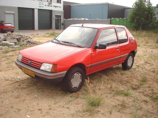 Photos: Car: Peugeot 205 1.1 GR (pictures, images)