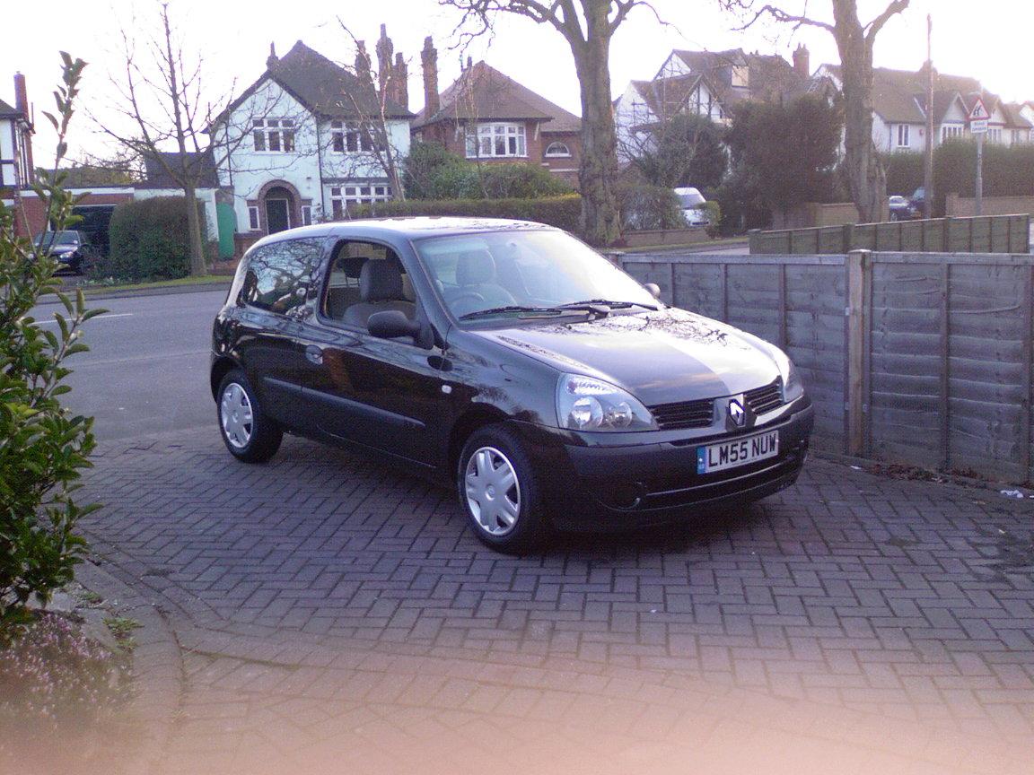Photos: Car: Renault Clio (pictures, images)