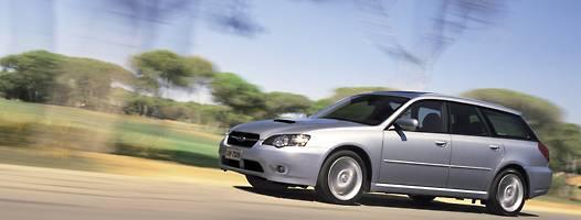 Photos: Car: Subaru Legacy 2.5 Combi (pictures, images)