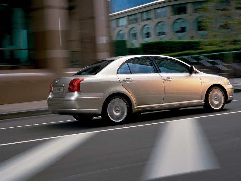 Photos: Car: Toyota Avensis 2.0 Executive (pictures, images)