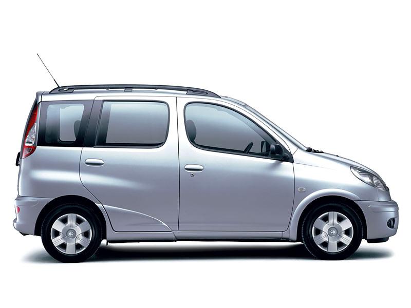 Photos: Car: Toyota Yaris Verso 1.3 (pictures, images)