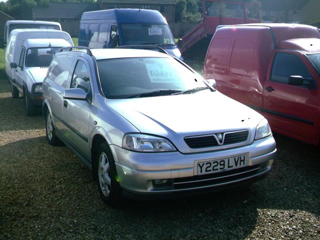 Photos: Car: Vauxhall Astra 1.9 D (pictures, images)