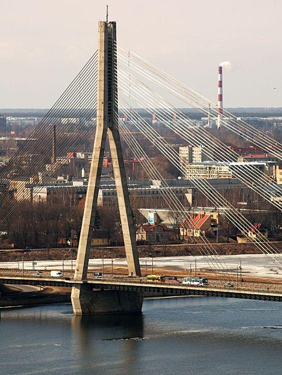 Photo: Loty�sko-Daugava Bridge
