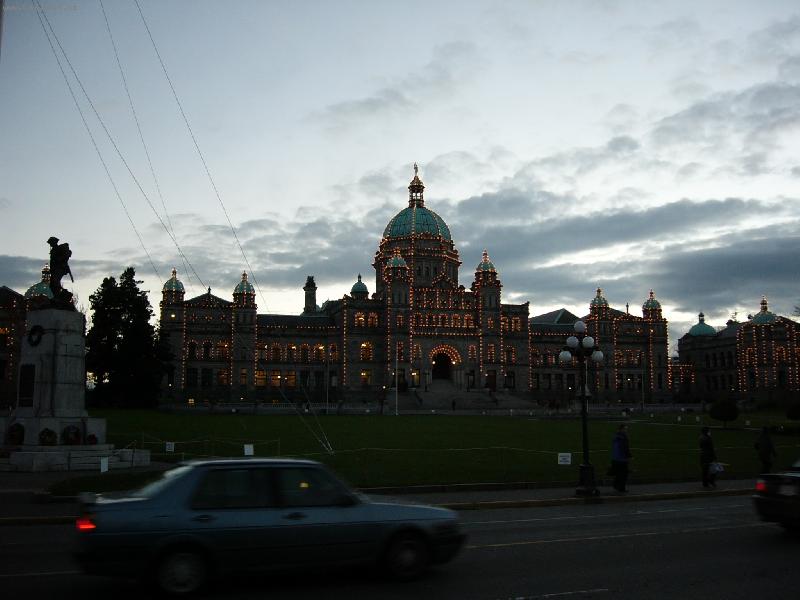 Photo: victoria\'s parlament building
