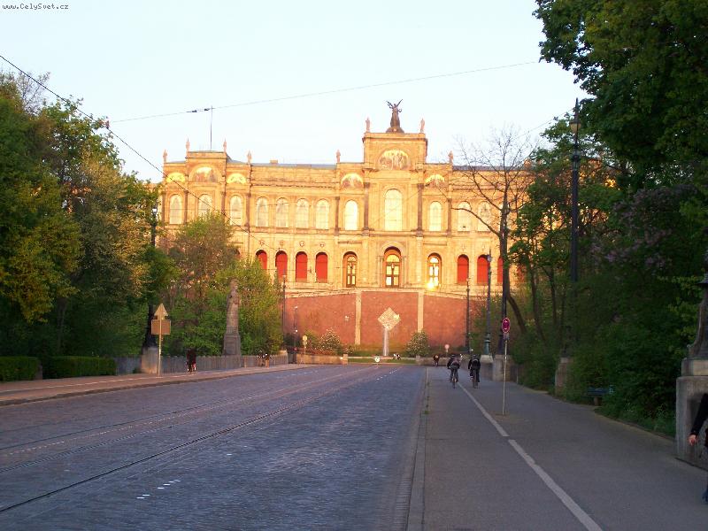 Photo: Mnichov-Maximilianeum-s�dlo bavorsk�ho parlamentu